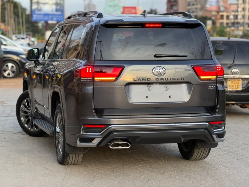 
								Toyota Land Cruiser LC300 full									