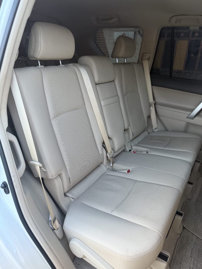 
								Toyota Land Cruiser Prado TX-L full									