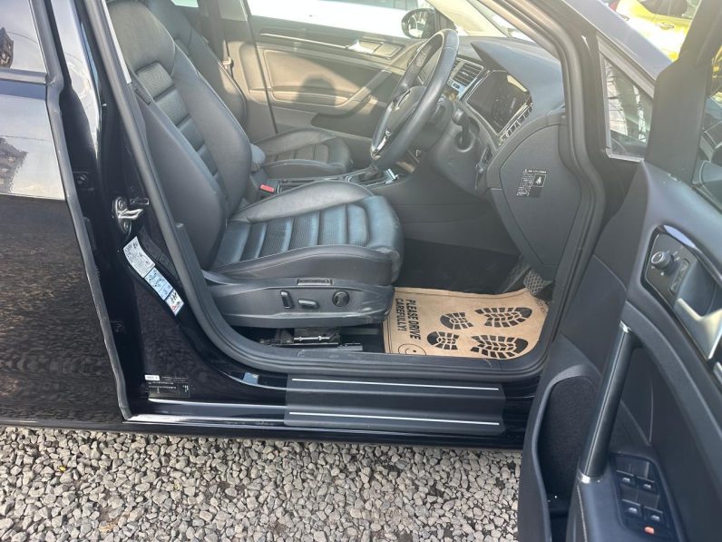 
								Volkswagen Golf full									