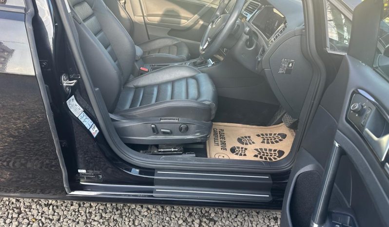 
								Volkswagen Golf full									