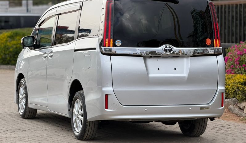 
								Toyota Noah full									