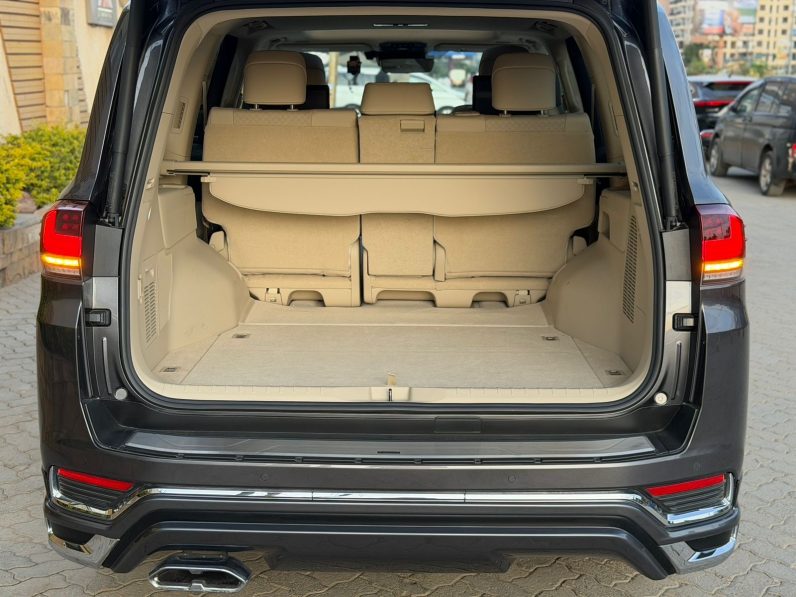 
								Toyota Land Cruiser LC300 full									