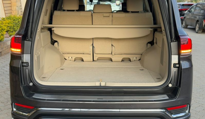 
								Toyota Land Cruiser LC300 full									