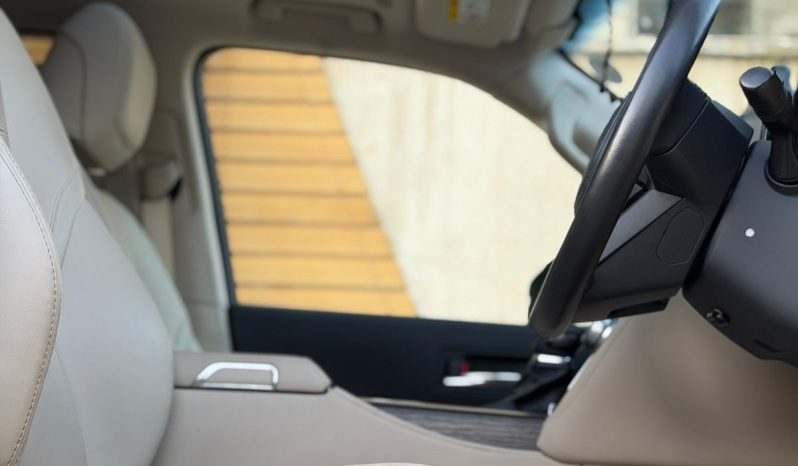 
								Toyota Land Cruiser LC300 full									