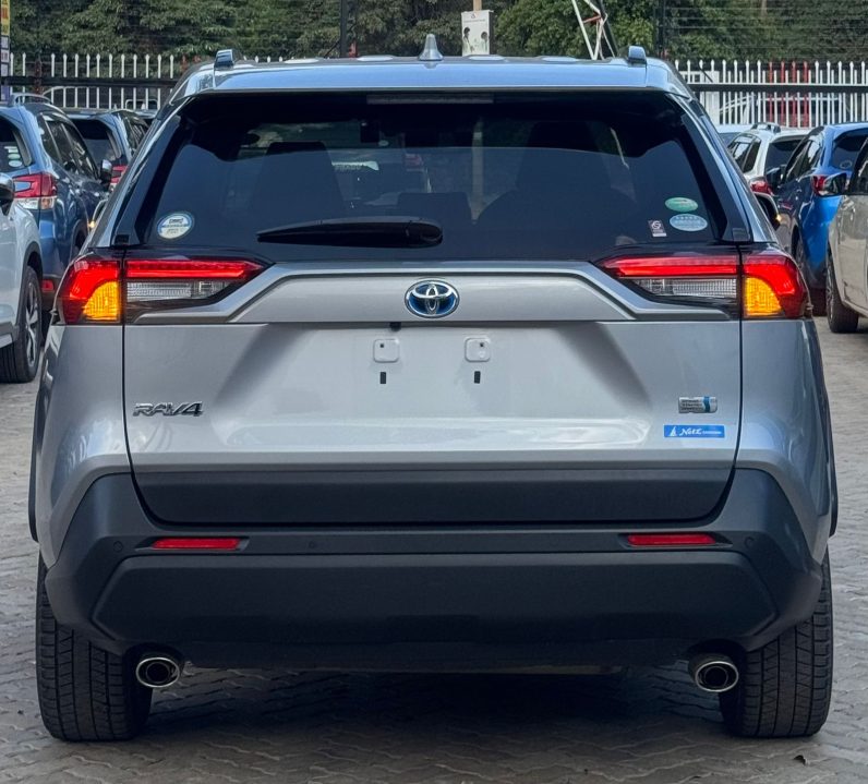 
								Toyota RAV4 full									