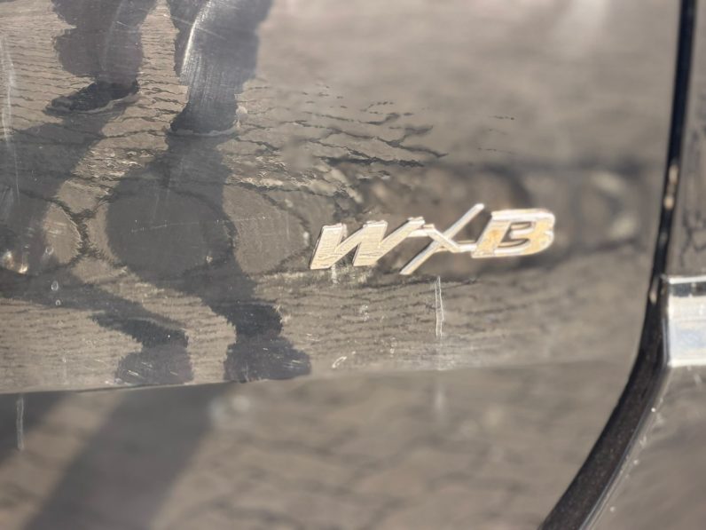 
								Toyota Noah WXB full									