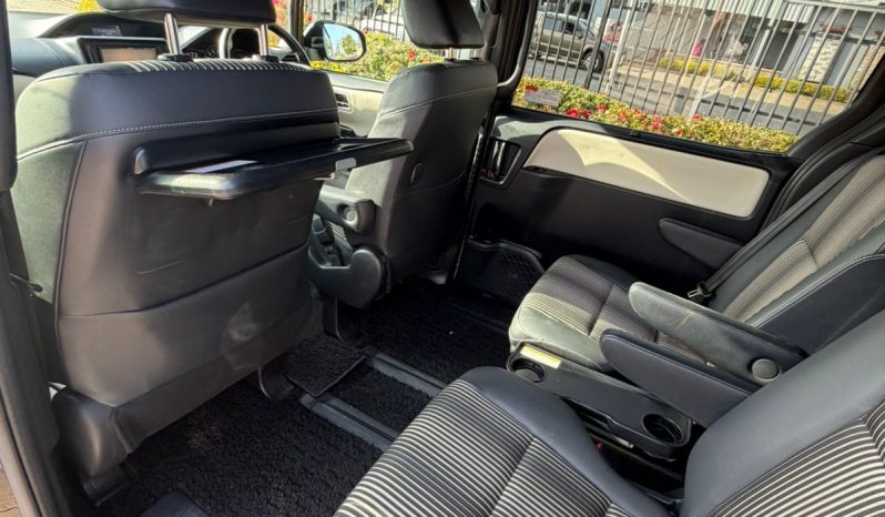 
								Toyota Noah WXB full									