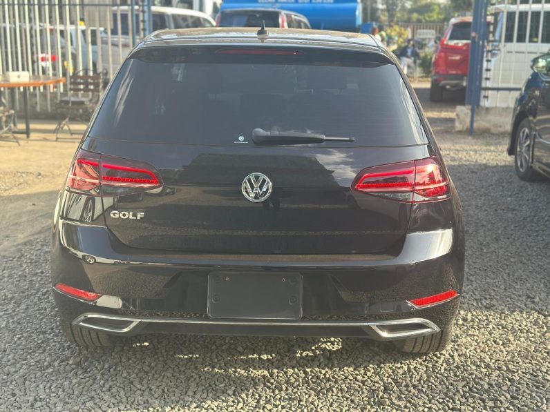 
								Volkswagen Golf full									