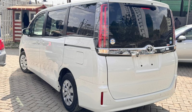 
								Toyota Noah full									