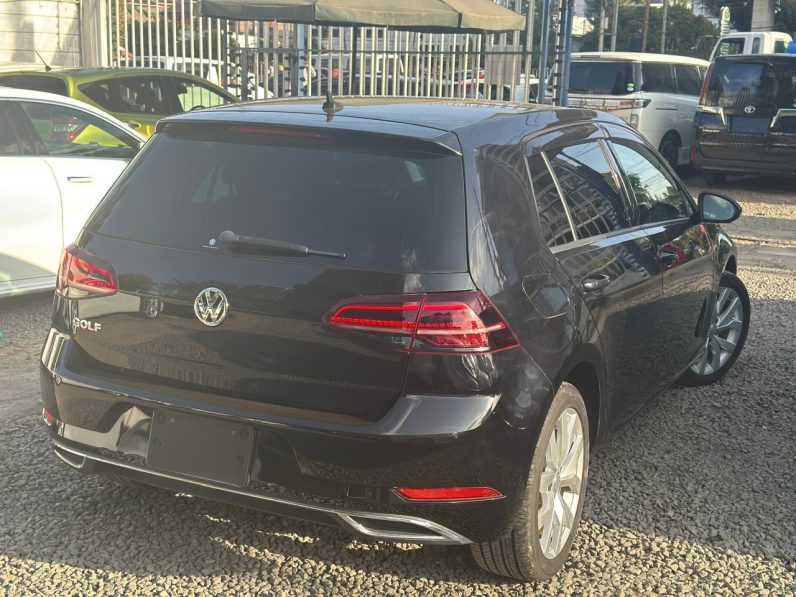 
								Volkswagen Golf full									