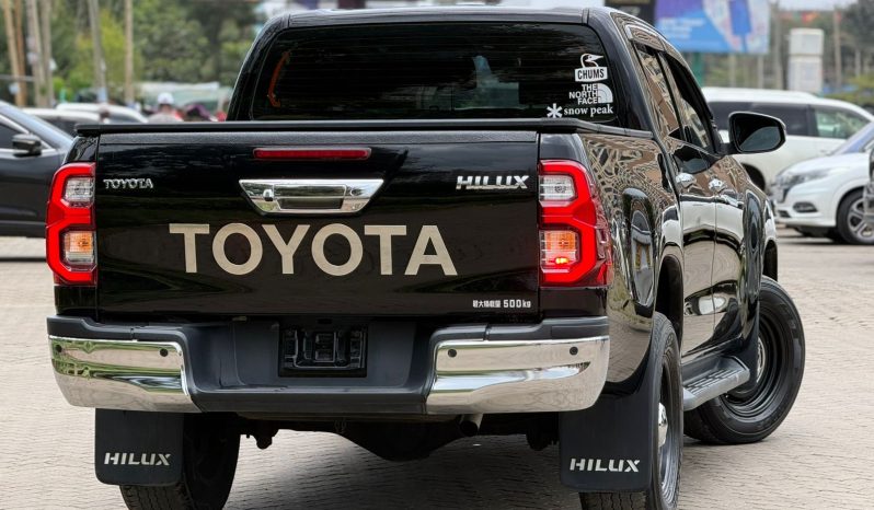 
								Toyota Hilux full									