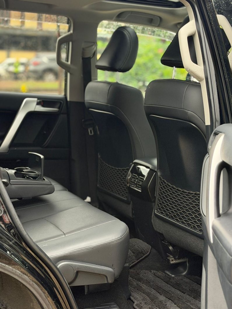 
								Toyota Land Cruiser Prado TX-L full									