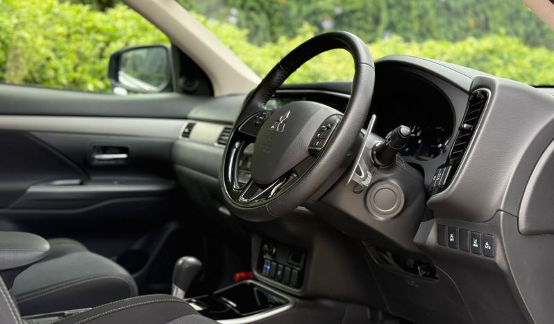 
								Mitsubishi Outlander full									