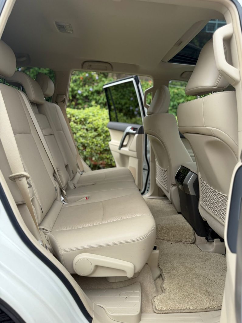 
								Toyota Land Cruiser Prado TX-L full									