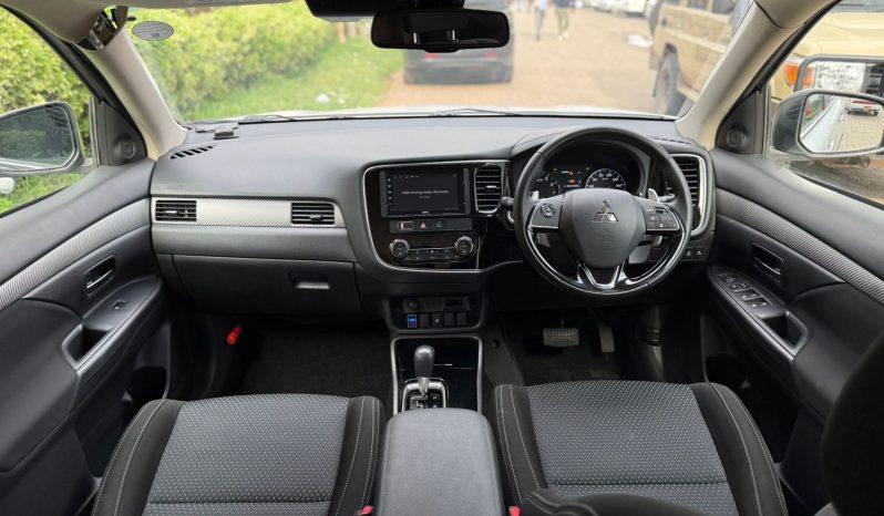 
								Mitsubishi Outlander full									