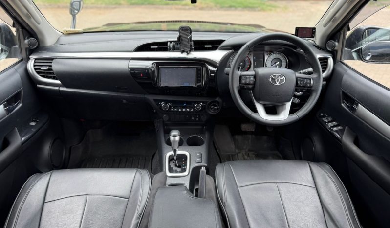 
								Toyota Hilux full									