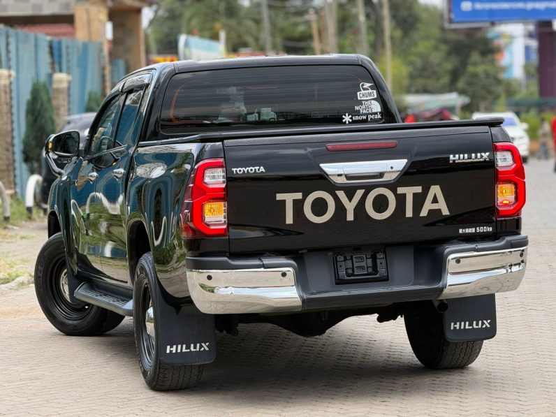 
								Toyota Hilux full									