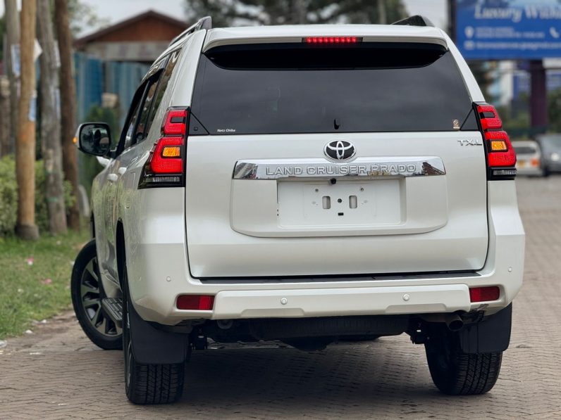 
								Toyota Land Cruiser Prado TX-L full									