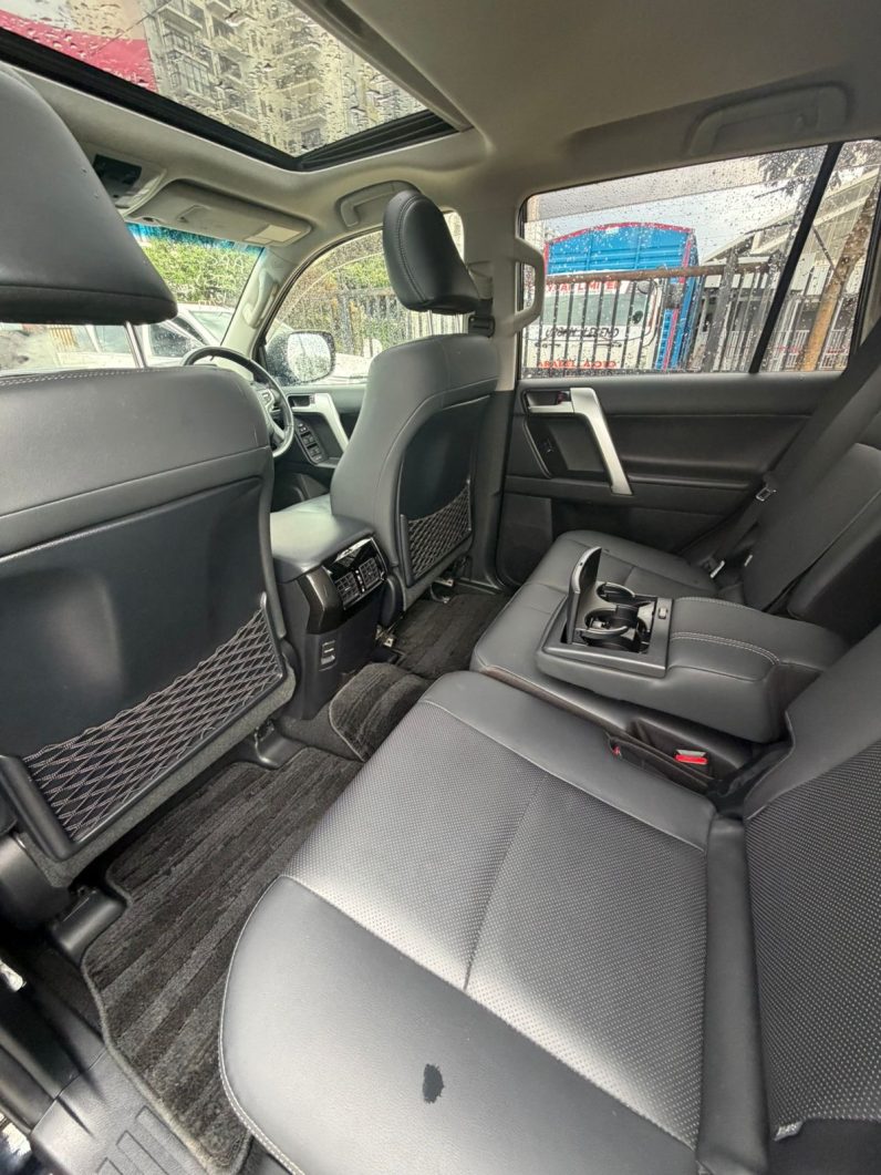 
								Toyota Land Cruiser Prado TX-L full									