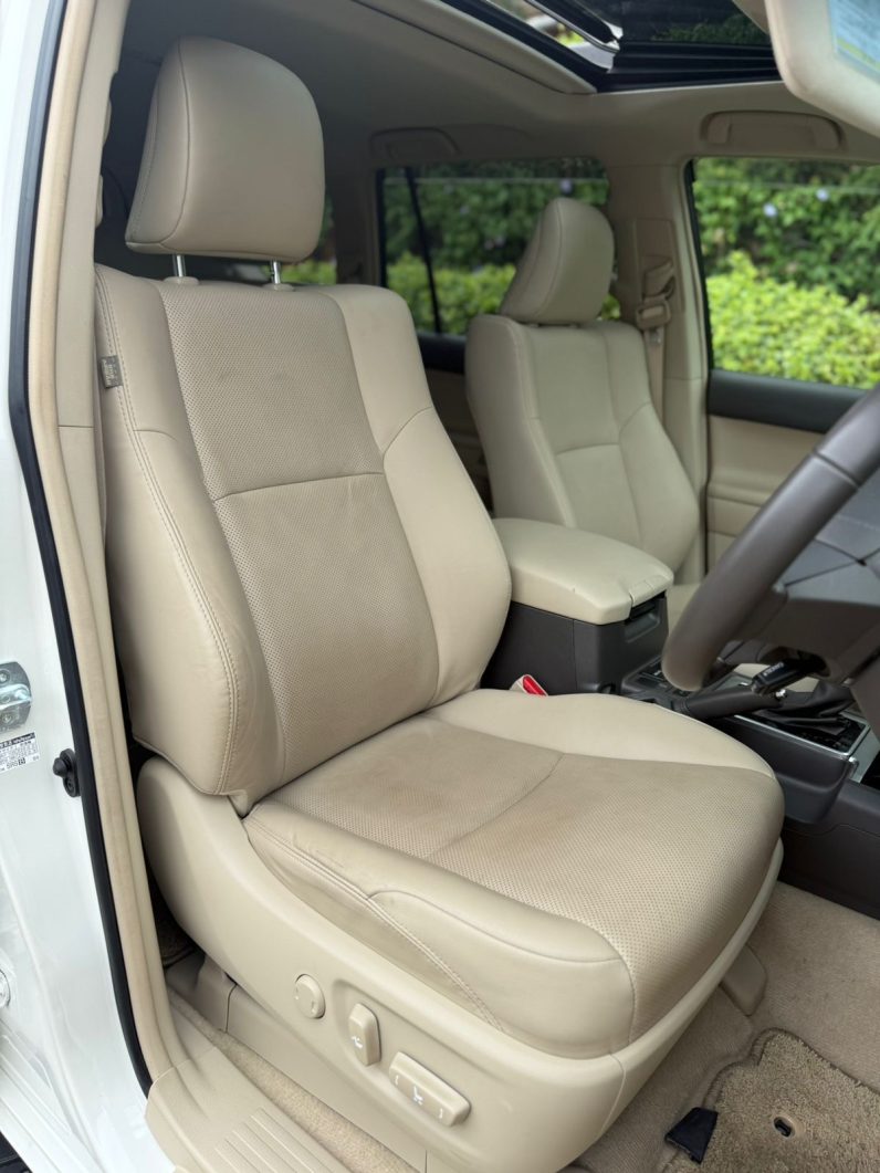 
								Toyota Land Cruiser Prado TX-L full									
