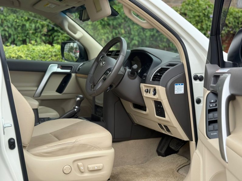 
								Toyota Land Cruiser Prado TX-L full									