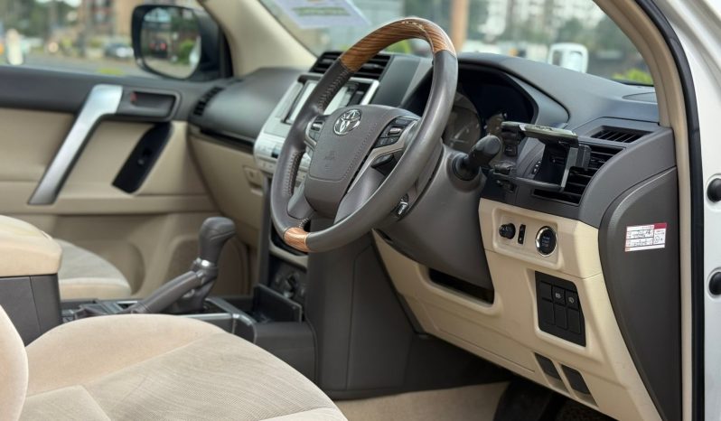 
								Toyota Land Cruiser Prado TX full									