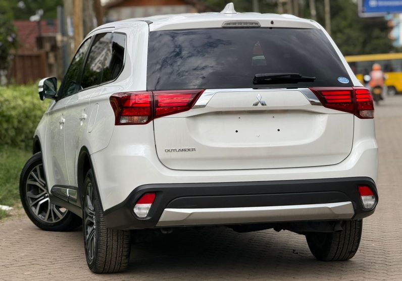 
								Mitsubishi Outlander full									