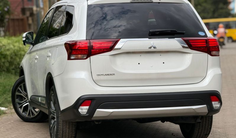 
								Mitsubishi Outlander full									