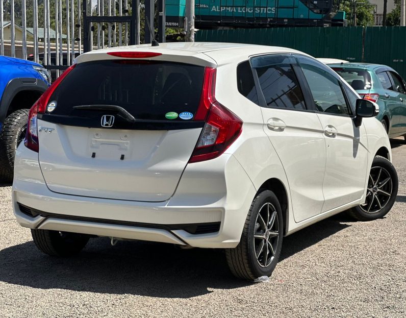 
								Honda Fit full									