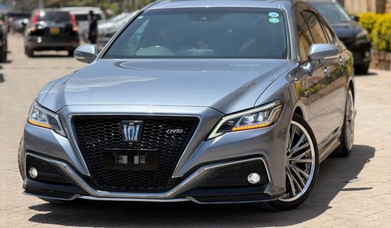 
								Toyota Crown Rs full									