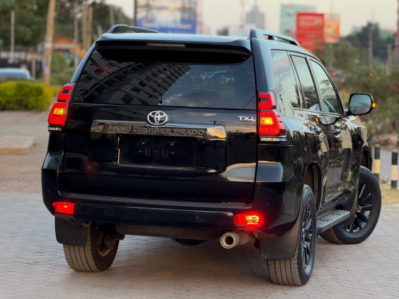 
								Toyota Land Cruiser Prado TXL full									