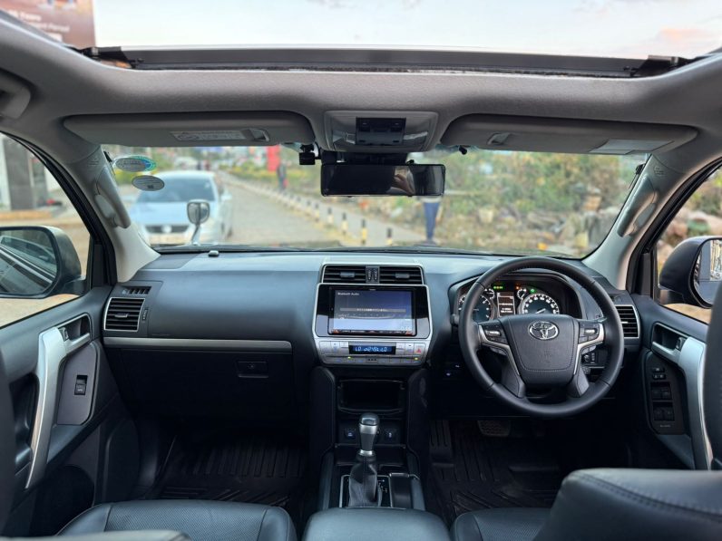 
								Toyota Land Cruiser Prado TXL full									