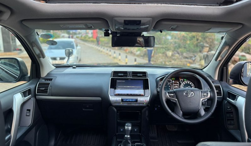 
								Toyota Land Cruiser Prado TXL full									