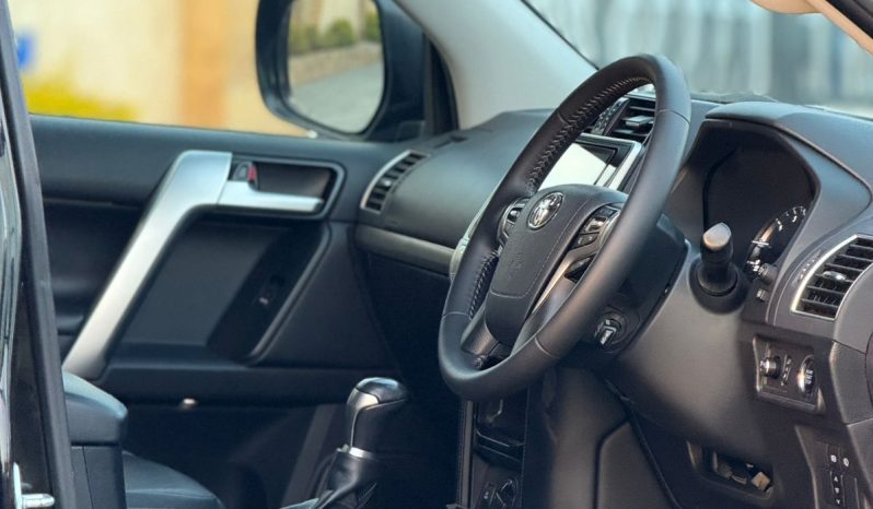 
								Toyota Land Cruiser Prado TXL full									