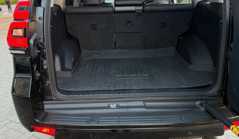 
								Toyota Land Cruiser Prado TXL full									