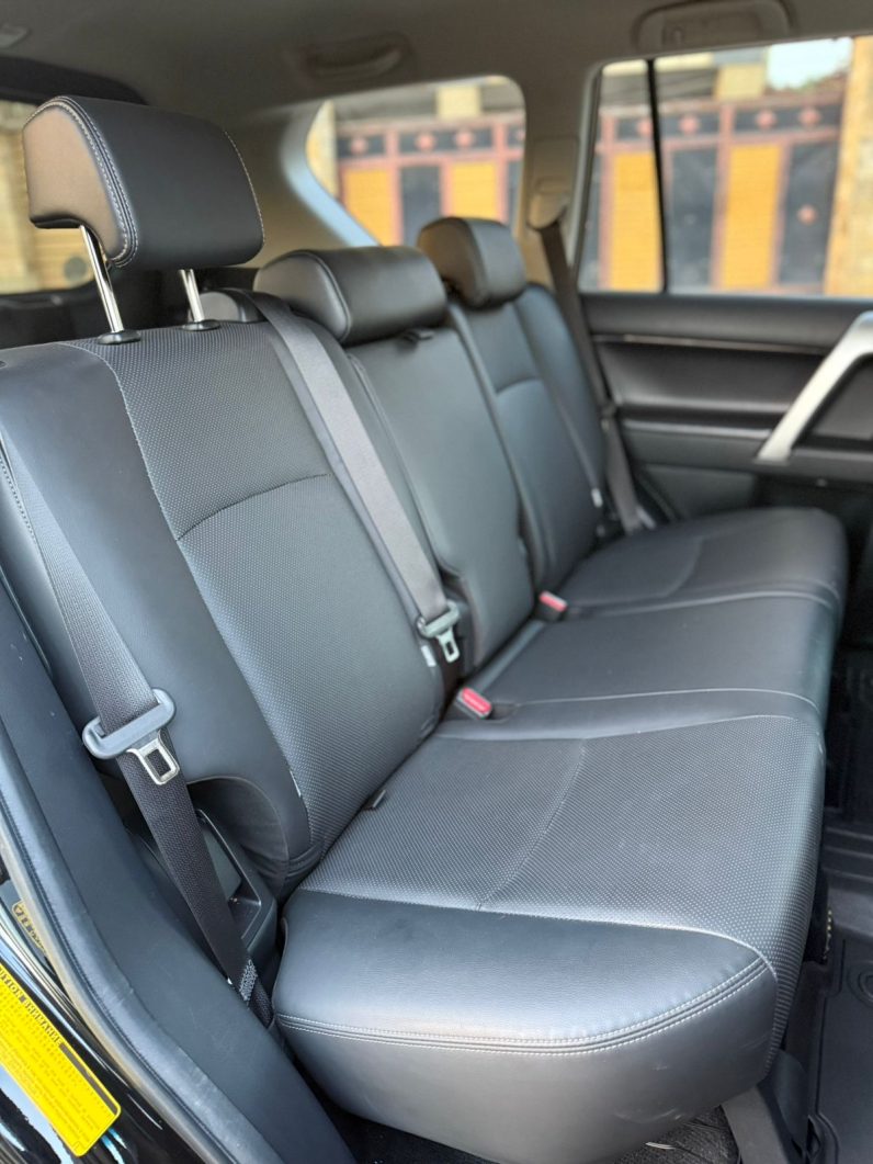 
								Toyota Land Cruiser Prado TXL full									