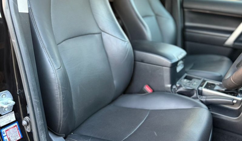 
								Toyota Land Cruiser Prado TXL full									