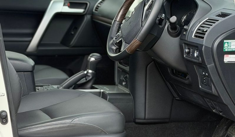 
								Toyota Land Cruiser Prado TXL full									