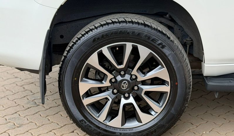 
								Toyota Land Cruiser Prado TXL full									