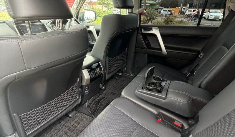 
								Toyota Land Cruiser Prado TXL full									