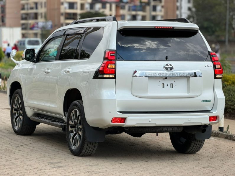 
								Toyota Land Cruiser Prado TXL full									