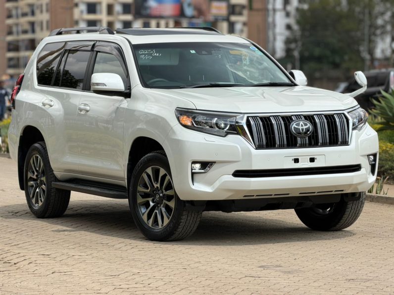 
								Toyota Land Cruiser Prado TXL full									
