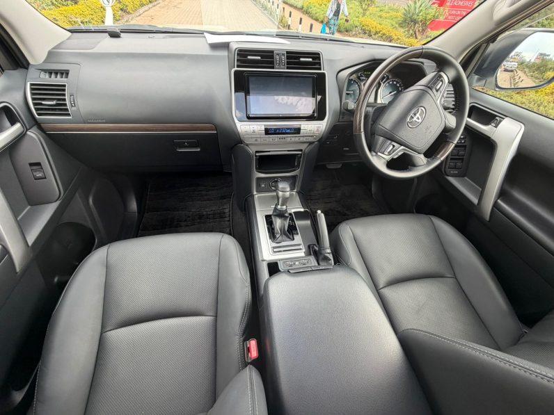 
								Toyota Land Cruiser Prado TXL full									