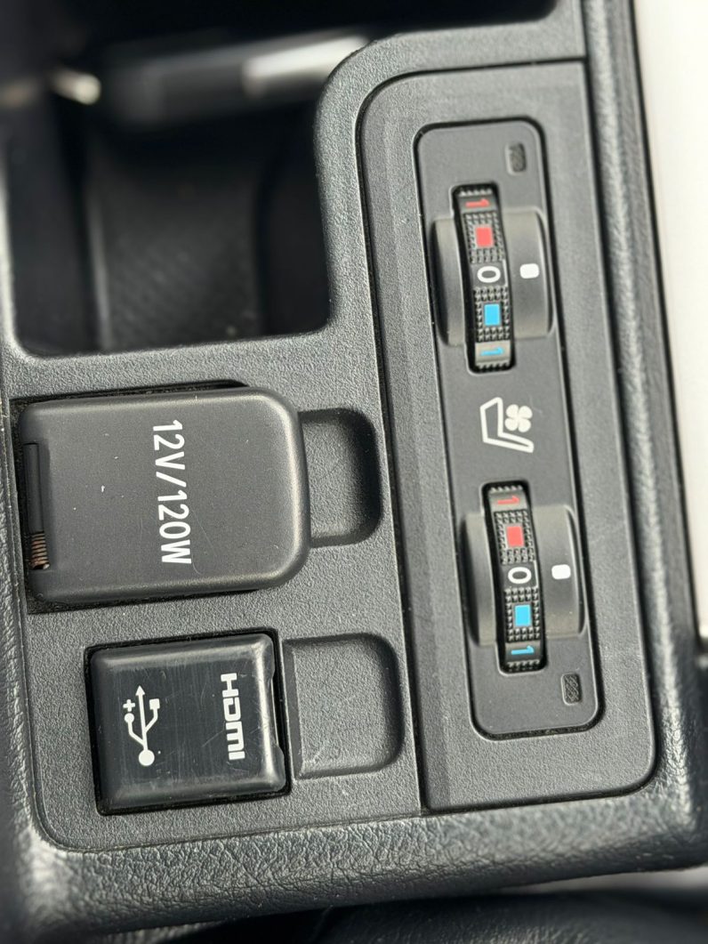 
								Toyota Land Cruiser Prado TXL full									