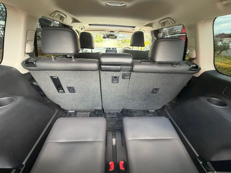 
								Toyota Land Cruiser Prado TXL full									