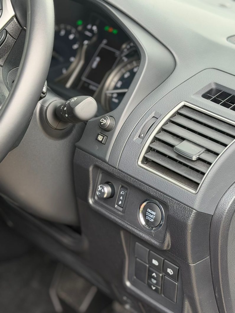 
								Toyota Land Cruiser Prado TXL full									