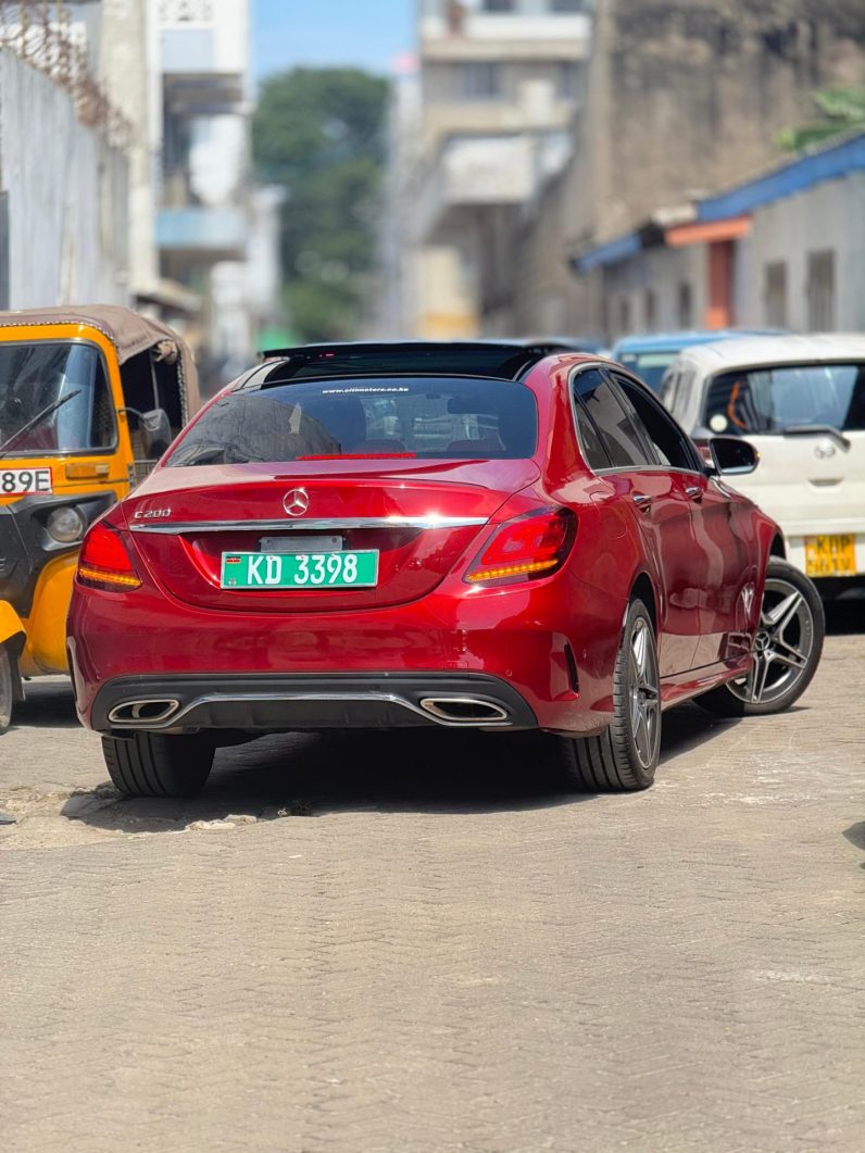 
								Mercedes Benz C200 full									