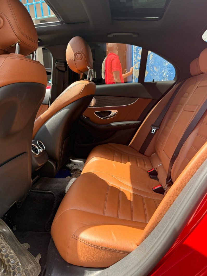 
								Mercedes Benz C200 full									