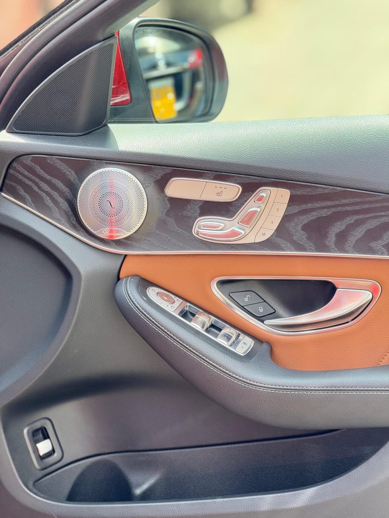 
								Mercedes Benz C200 full									