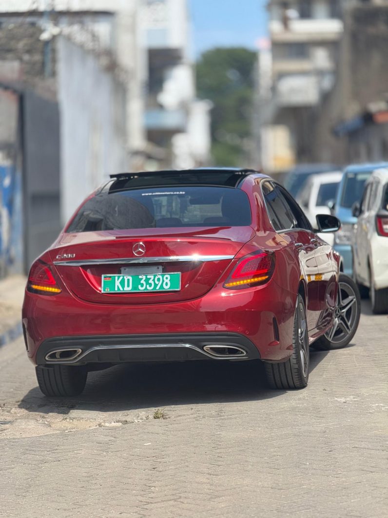 
								Mercedes Benz C200 full									